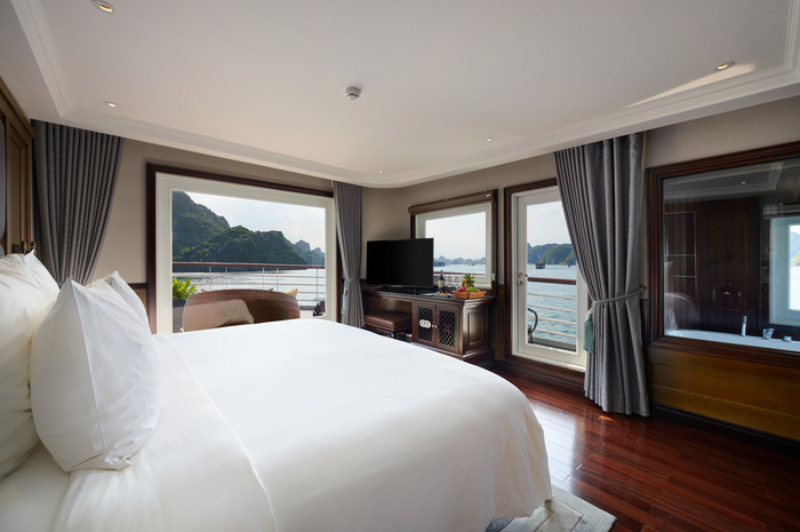 Paradise Grand Cruise on Halong Bay, Vietnam